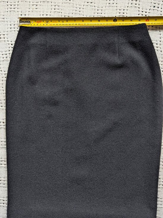 Vtg Christian Dior Pencil Skirt 100% Wool Crepe, 100% Silk Lining Sz. 12 - Picture 4 of 6